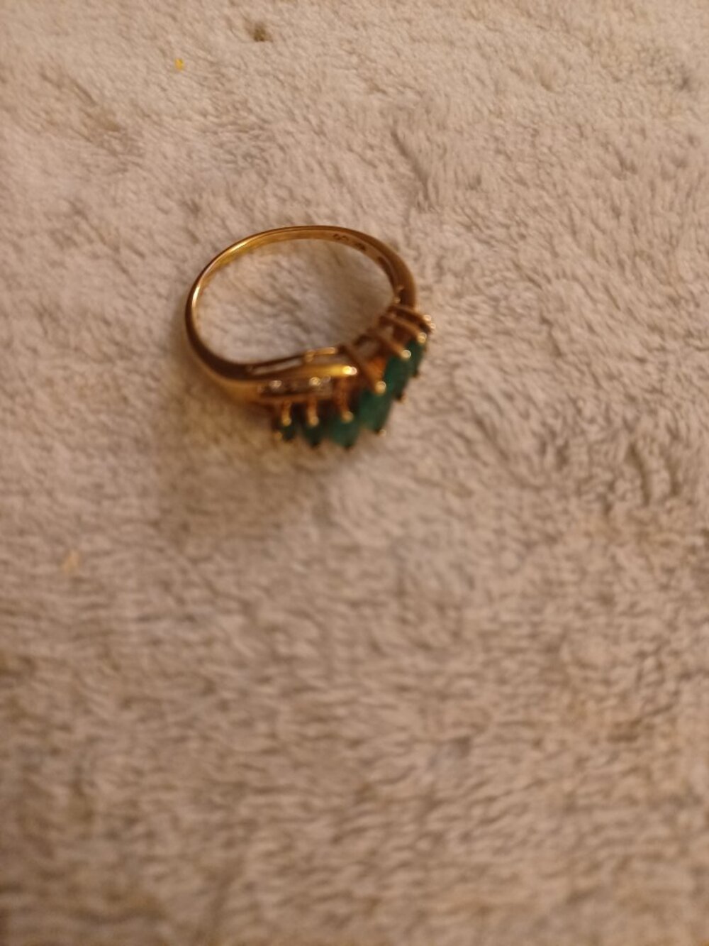 10k YG Diamond and Emerald Ring - Picture 4 of 7